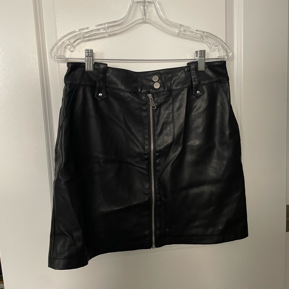 7 FOR ALL MANKIND BLACK FAUX LEATHER SKIRT - SIZE L!
